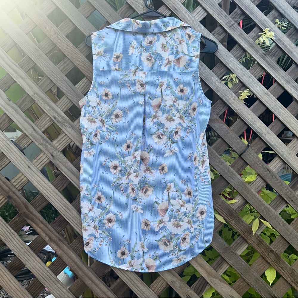H&M Blouse Women's Sz 4 Blue/White Stripe Floral Hi Low Hem - Picture 4 of 9